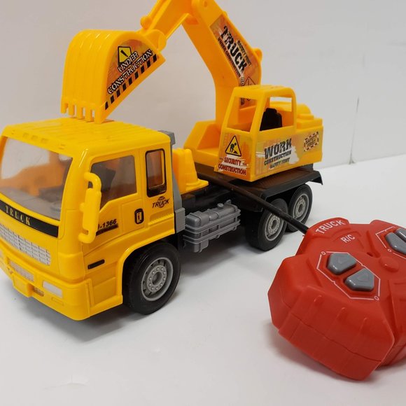 New Remote Controlled Excavator - Picture 3 of 9